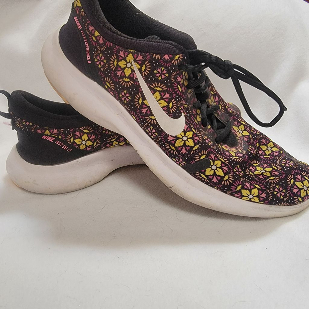 NIKE EUC Flex Experience 8 - Size 9 - Picture 3 of 11